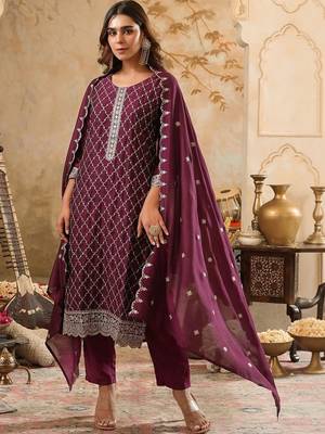 women ethnic motifs embroidered regular thread work kurta with trousers & with dupatta 1