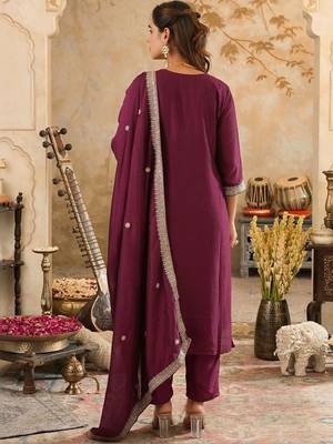 women ethnic motifs embroidered regular thread work kurta with trousers & with dupatta 2
