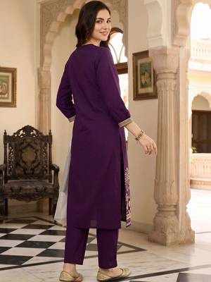 women ethnic motifs printed regular cotton kurta with trousers 4