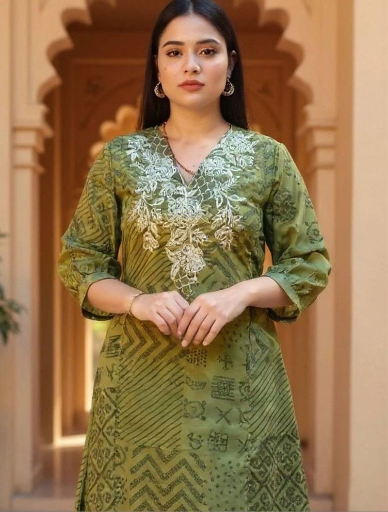 women ethnic motifs embroidered regular thread work kurta with trousers