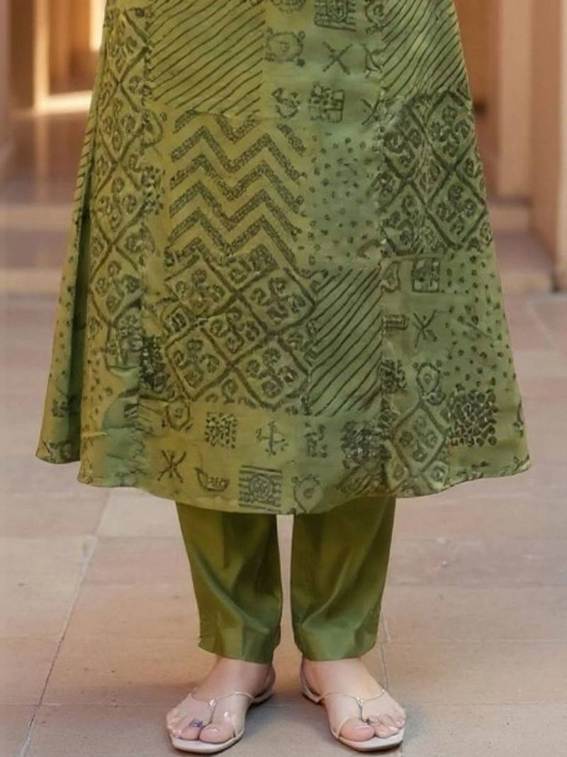 women ethnic motifs embroidered regular thread work kurta with trousers