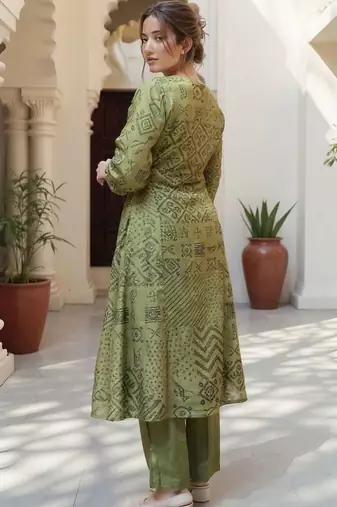women ethnic motifs embroidered regular thread work kurta with trousers