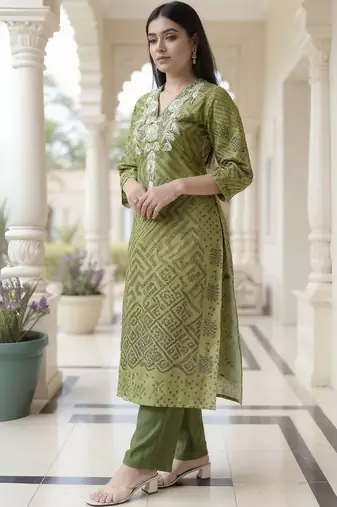 women ethnic motifs embroidered regular thread work kurta with trousers