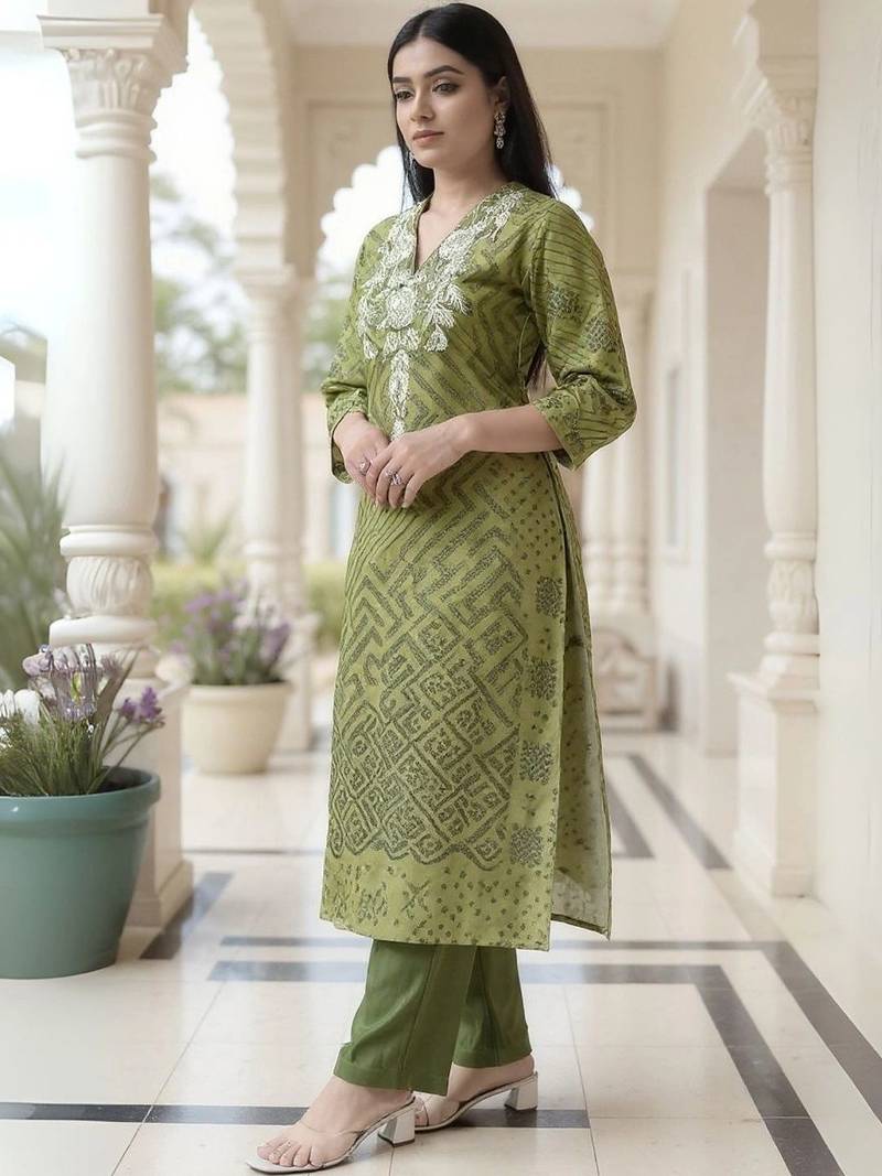 women ethnic motifs embroidered regular thread work kurta with trousers