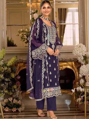 women ethnic motifs regular thread work kurta with trousers & dupatta 2