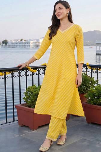 women printed regular cotton kurta with palazzos