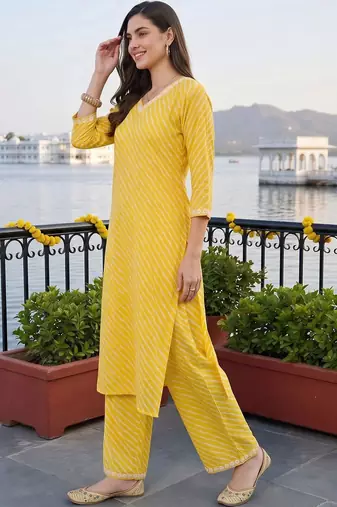 women printed regular cotton kurta with palazzos