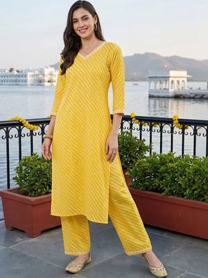 women printed regular cotton kurta with palazzos 6