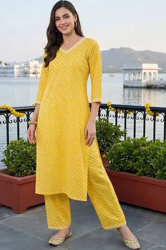 women printed regular cotton kurta with palazzos