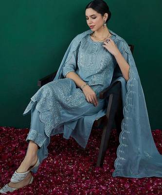 women ethnic motifs embroidered regular thread work kurta with trousers & with dupatta 3