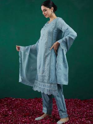 women ethnic motifs embroidered regular thread work kurta with trousers & with dupatta 4
