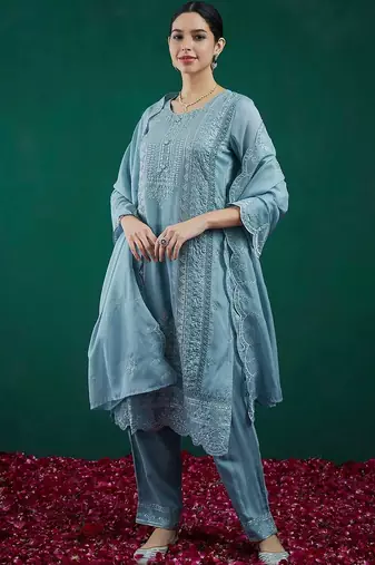 women ethnic motifs embroidered regular thread work kurta with trousers & with dupatta