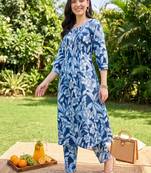 women floral printed regular cotton kurta with trousers