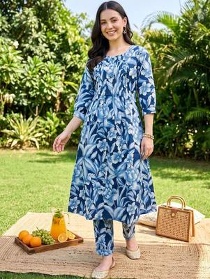 women floral printed regular cotton kurta with trousers 6