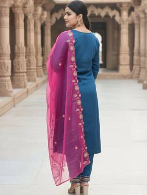 women ethnic motifs embroidered regular thread work kurta with trousers & with dupatta 3