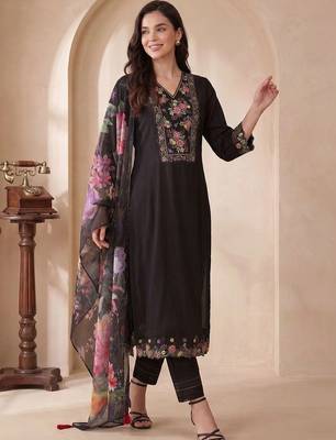 women floral embroidered regular thread work liva kurta with trousers & with dupatta 1