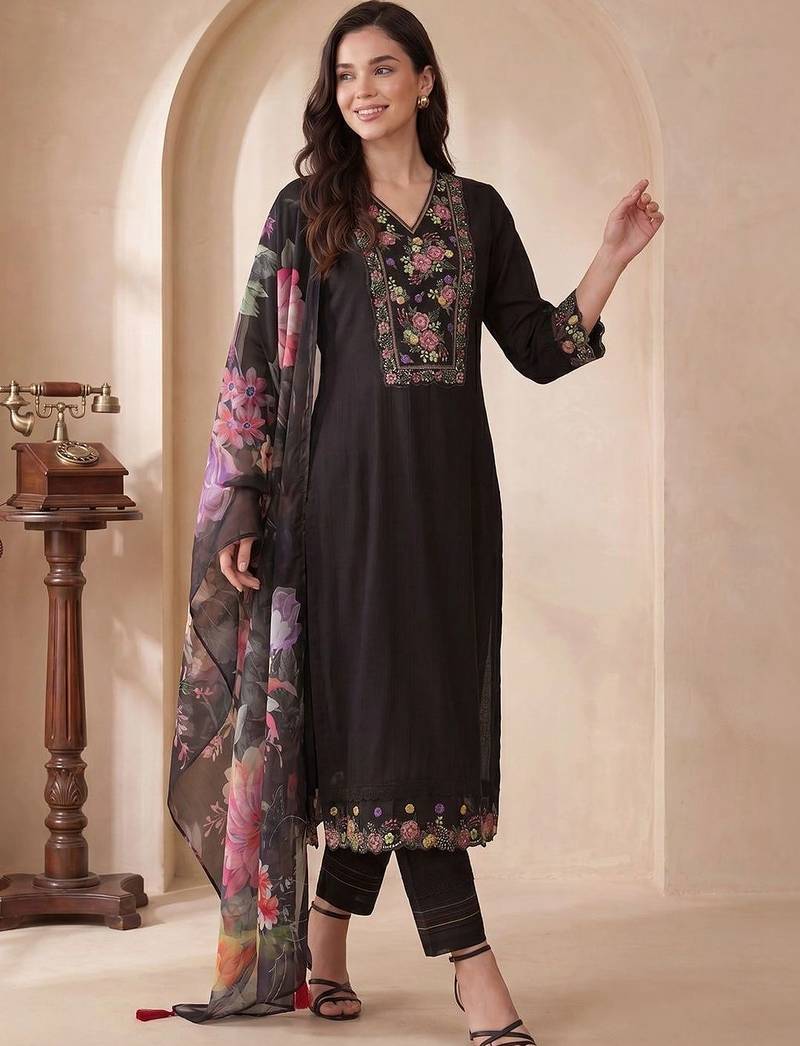 women floral embroidered regular thread work liva kurta with trousers & with dupatta