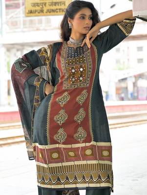 women ethnic motifs printed regular cotton kurta with trousers & with dupatta 2