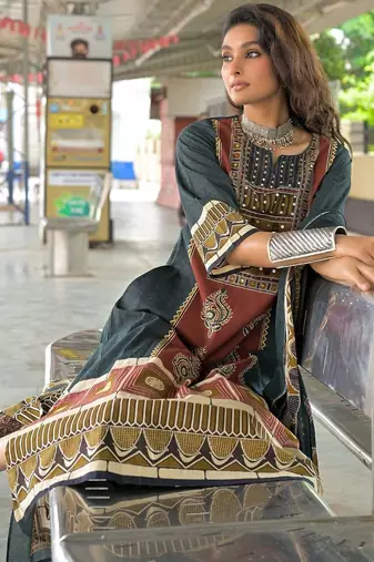 women ethnic motifs printed regular cotton kurta with trousers & with dupatta