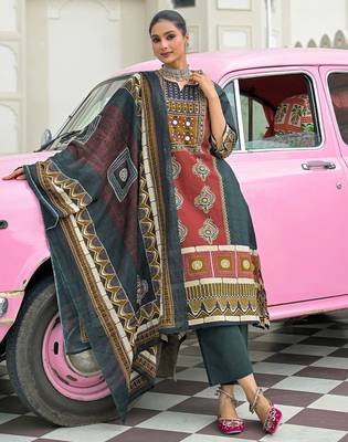 women ethnic motifs printed regular cotton kurta with trousers & with dupatta 6