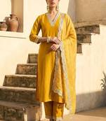 women ethnic motifs regular thread work kurta with trousers & with dupatta
