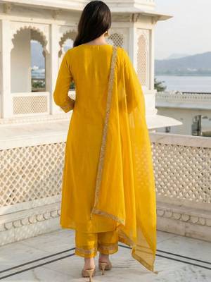 women ethnic motifs embroidered empire thread work liva kurta with trousers & with dupatta 4