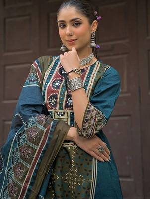 women ethnic motifs printed regular mirror work cotton kurta with trousers & with dupatta 3