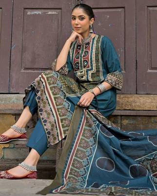 women ethnic motifs printed regular mirror work cotton kurta with trousers & with dupatta 4