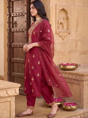 women ethnic motifs embroidered regular thread work kurta with trousers & with dupatta 4