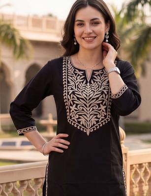 women ethnic motifs embroidered regular thread work cotton kurta with trousers 2
