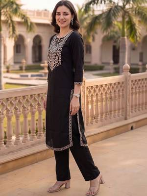 women ethnic motifs embroidered regular thread work cotton kurta with trousers 3