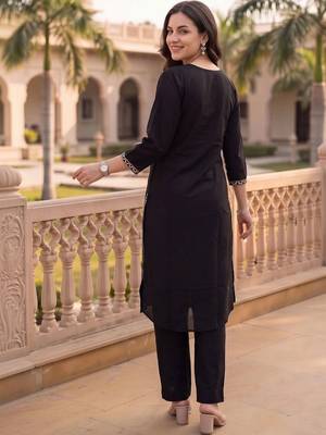women ethnic motifs embroidered regular thread work cotton kurta with trousers 4
