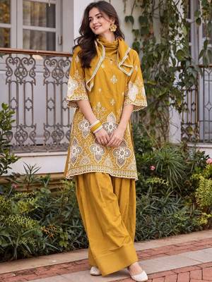 women ethnic motifs embroidered regular thread work kurta with patiala & with dupatta 1
