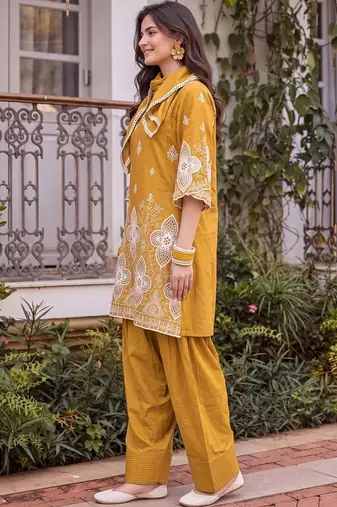women ethnic motifs embroidered regular thread work kurta with patiala & with dupatta