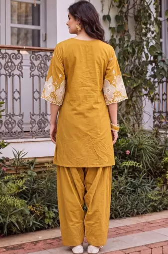 women ethnic motifs embroidered regular thread work kurta with patiala & with dupatta