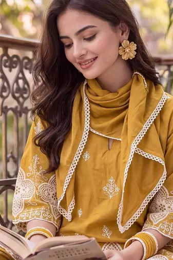 women ethnic motifs embroidered regular thread work kurta with patiala & with dupatta