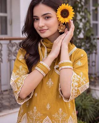 women ethnic motifs embroidered regular thread work kurta with patiala & with dupatta 5