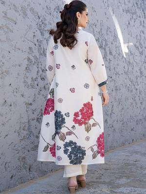 women floral printed regular cotton kurta with trousers 4