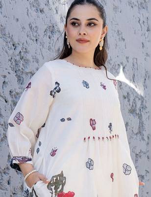 women floral printed regular cotton kurta with trousers 5