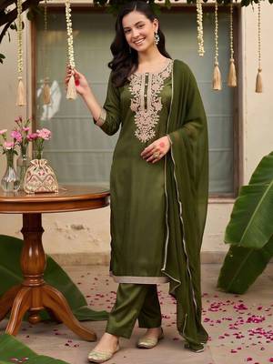women ethnic motifs embroidered regular thread work kurta with trousers & with dupatta 1