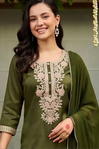 women ethnic motifs embroidered regular thread work kurta with trousers & with dupatta