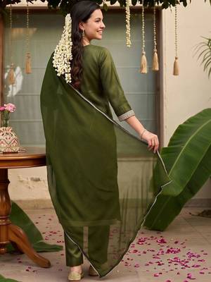 women ethnic motifs embroidered regular thread work kurta with trousers & with dupatta 4