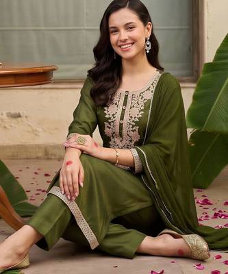 women ethnic motifs embroidered regular thread work kurta with trousers & with dupatta 5