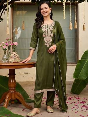 women ethnic motifs embroidered regular thread work kurta with trousers & with dupatta 6