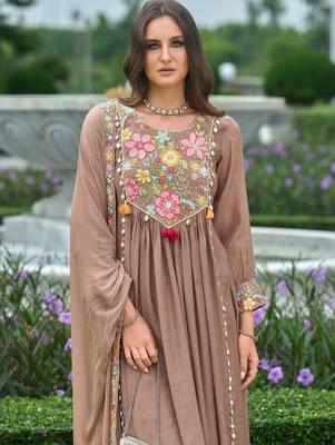 women floral embroidered empire thread work silk kurta with trousers & with dupatta 2