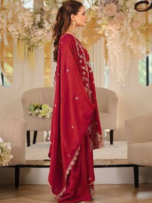women ethnic motifs embroidered regular kurta with sharara & with dupatta 3