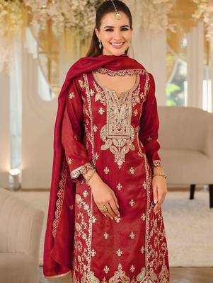 women ethnic motifs embroidered regular kurta with sharara & with dupatta 4