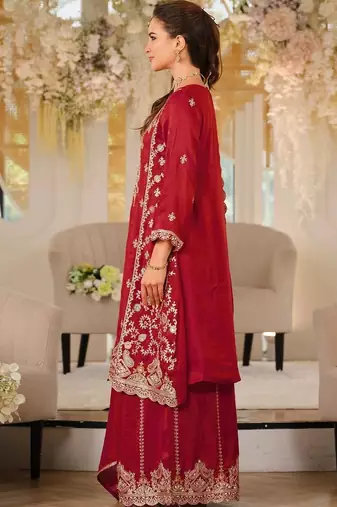 women ethnic motifs embroidered regular kurta with sharara & with dupatta