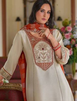 women ethnic motifs embroidered regular thread work kurta with trousers & with dupatta 2