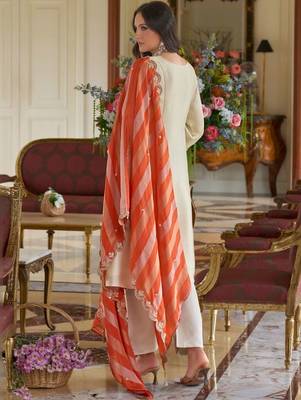 women ethnic motifs embroidered regular thread work kurta with trousers & with dupatta 3